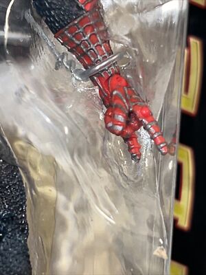 2004 Toy Biz Spiderman 2 Twist N' Shoot Action Figure Street Fight