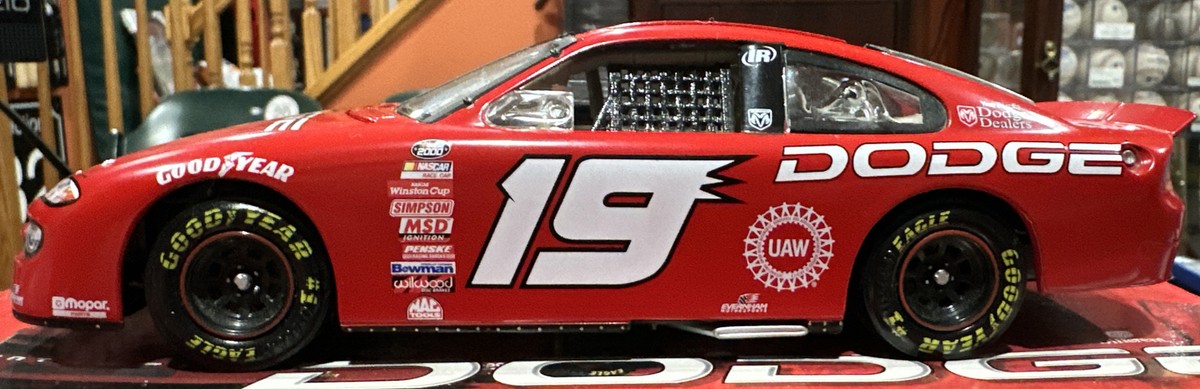 2000 #19 1/24 Evernham Motorsports Dodge Intrepid Show Car Action