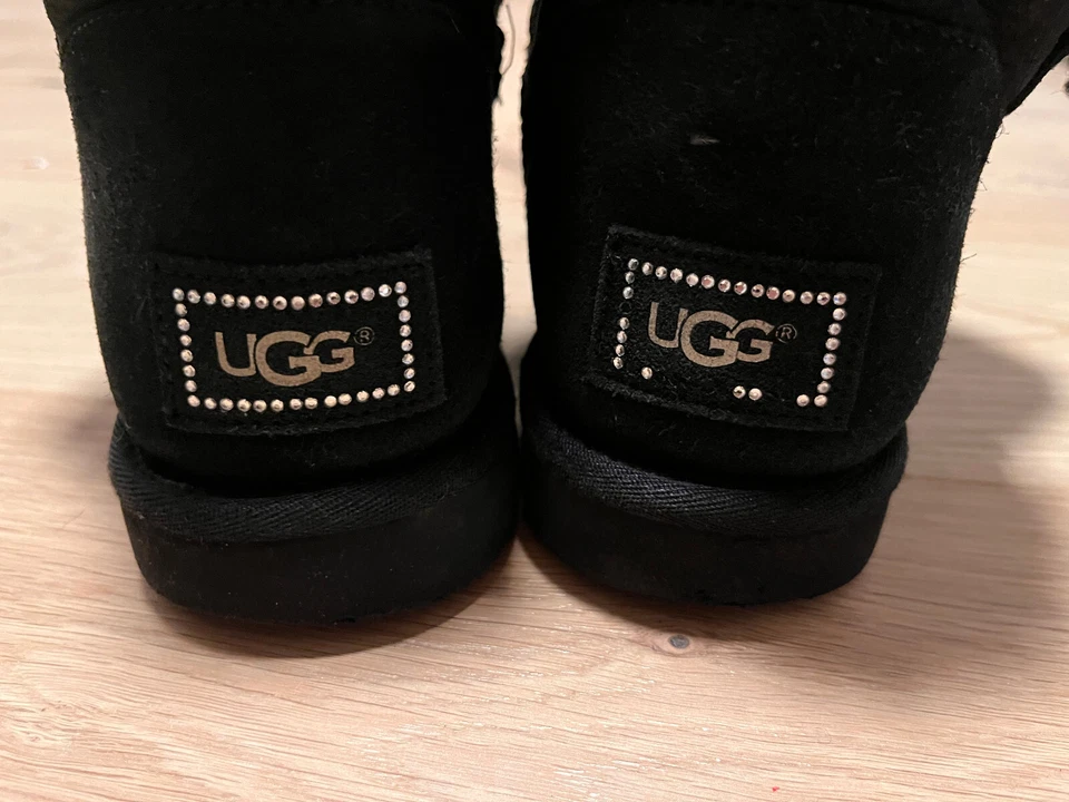 Ugg Boots Mini Bailey Button Bling Damen, schwarz, Größe 41 (10), Foto 4 von 5