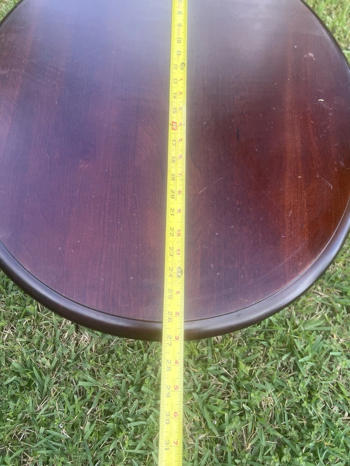 Mesa auxiliar KINCAID MUEBLES Estilo 23" Acento Ovalado Imperfecciones Envío Gratis Foto 2 de 4