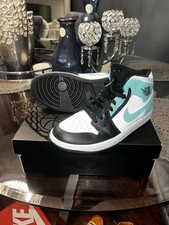 Air Jordan 1 Mid  Tropical Twist Igloo 