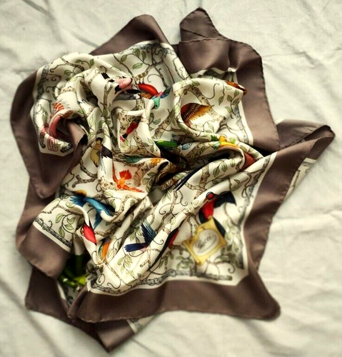 Vintage Gucci silk scarf - bird print - many different birds around a birds nest - Picture 2 of 10