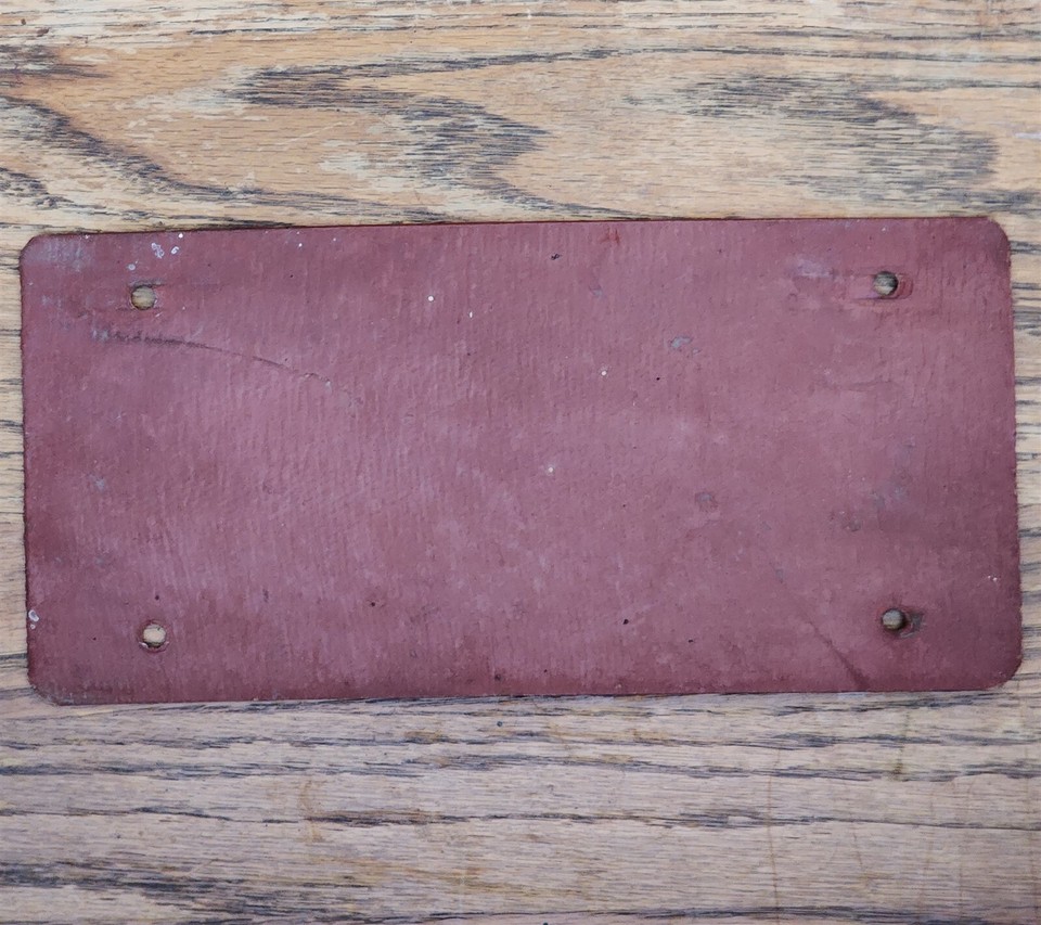 VINTAGE WWII ERA 1946 ILLINOIS AUTOMOBILE LICENSE PLATE SOY FIBERBOARD