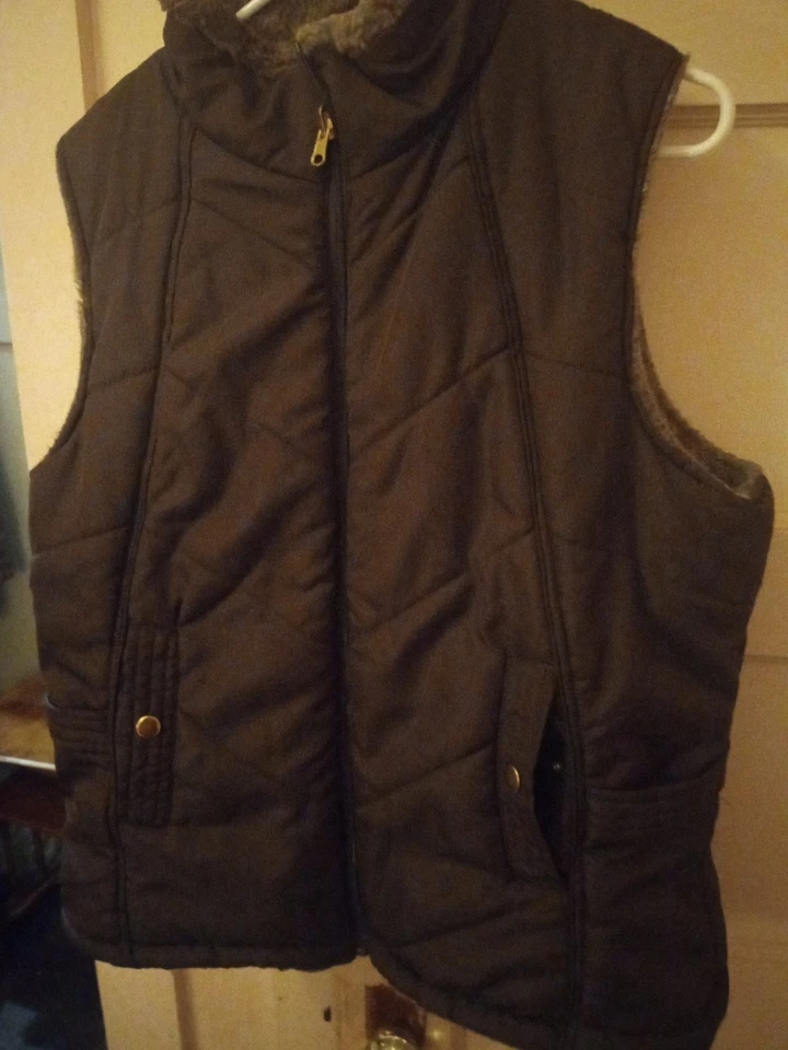 KC Collections Women's Size XL Brown Fuzzy Lined Vest - Image 3 of 4