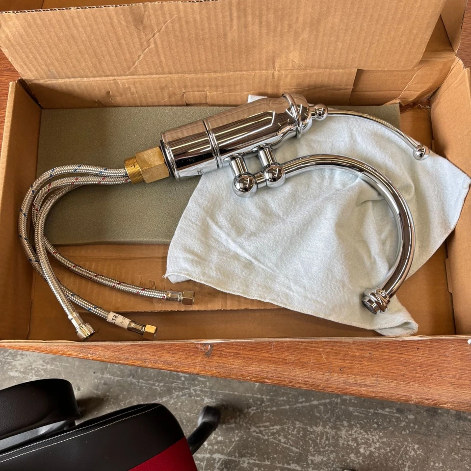 Grifo monomando cromado pulido Foto 3 de 4