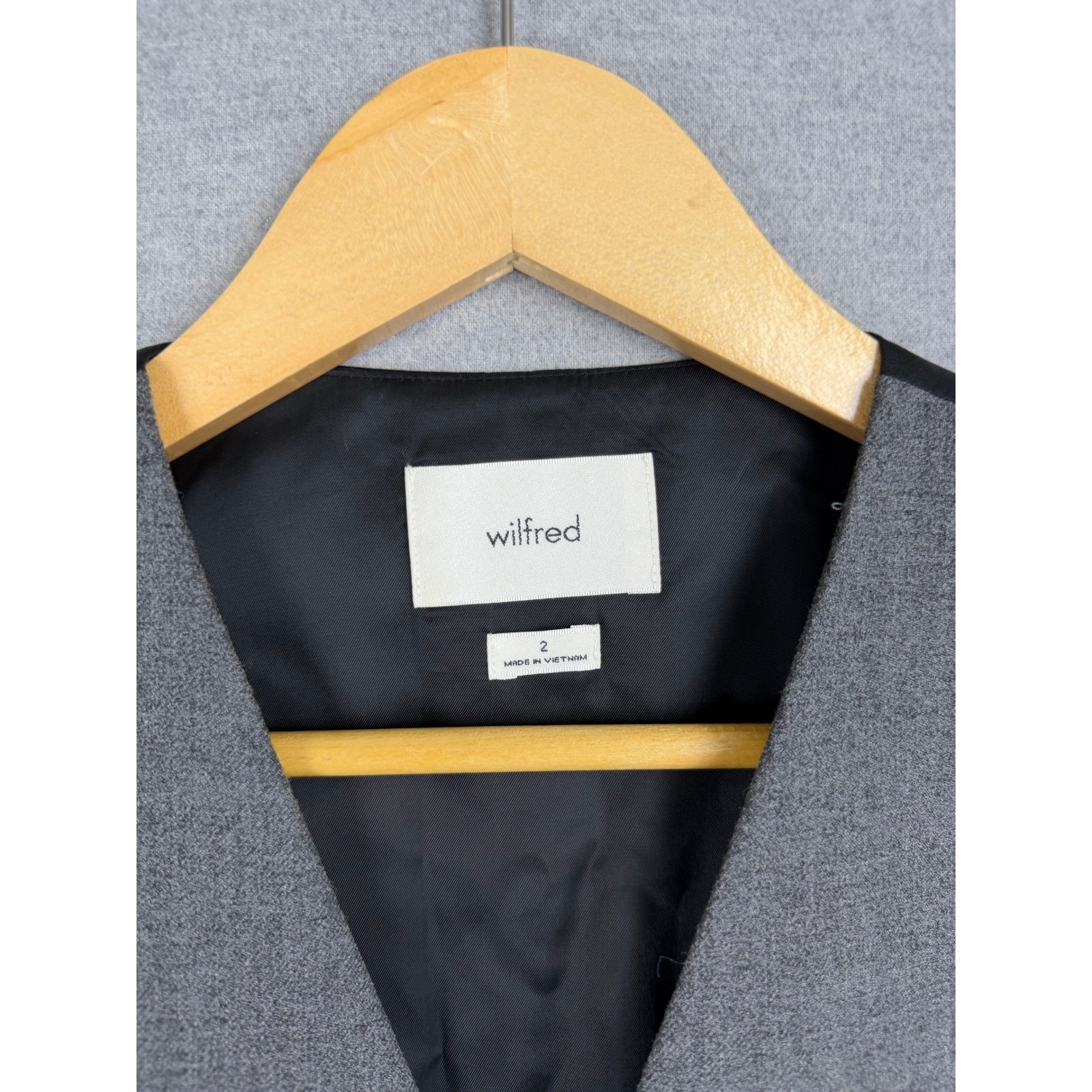 Wilfred Aritzia Grey Tailored Waistcoat Vest Button Front Cinch Back Size 2 image 3