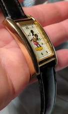 LI 2004 Fossil Disney Mickey Mouse Quartz Watch it needs  battery