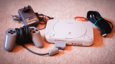 Sony PlayStation PS One SCPH-102 - Mit PS1 Controller & Kabel