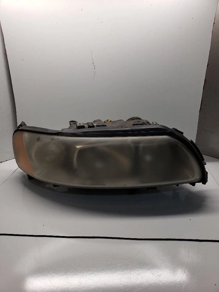 Passenger Headlight Station Wgn Fits 05-07 VOLVO 70 SERIES 1368641 - Image 2 of 4