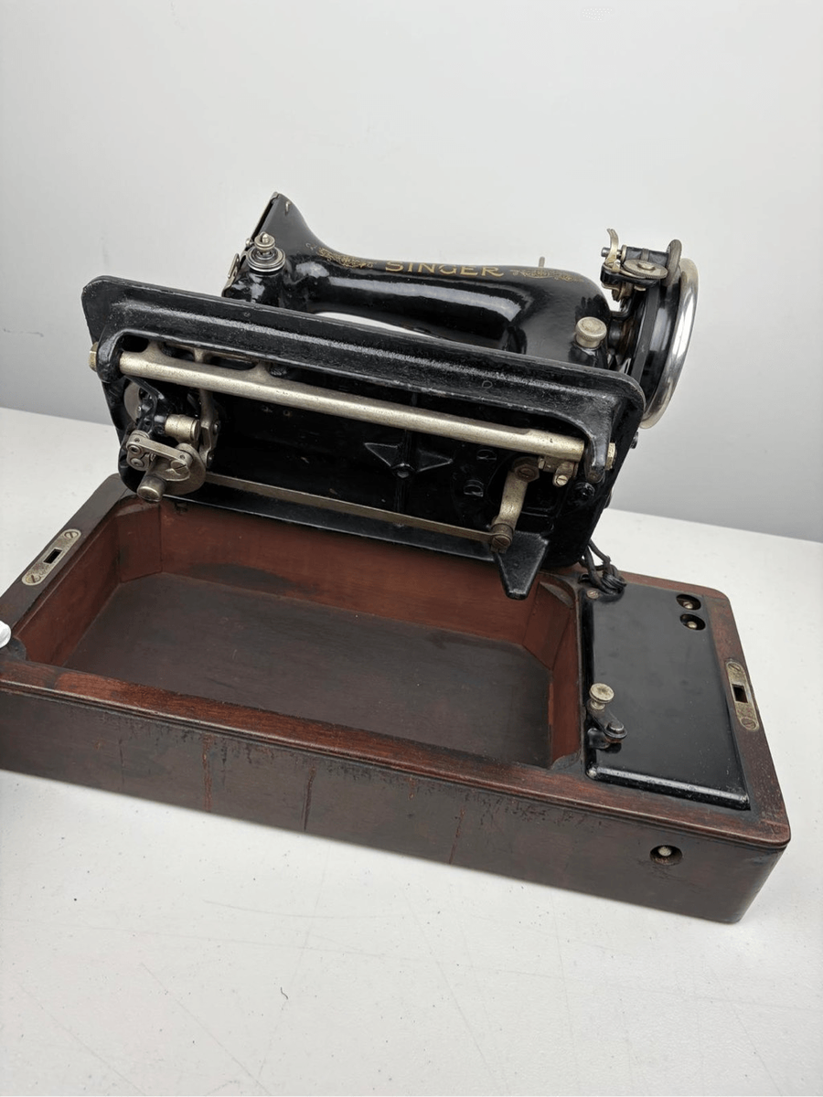 Antique 1925 Singer Sewing Machine AA553973 - Working- No Foot