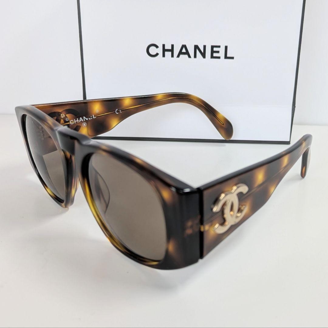 CHANEL Vintage Unisex Sunglasses Classic Retro Style