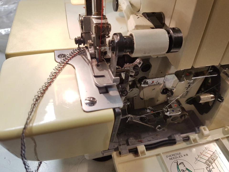 Singer Ultralock 400, Mod. 14U185 , 5 Faden Overlock,Differential/ - Bild 4 von 4