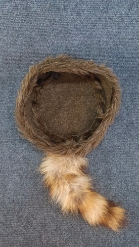 Davy Crocket Coonskin Cap Faux Fur Hat w/ Raccoon Tail - Size M /L - Picture 7 of 15