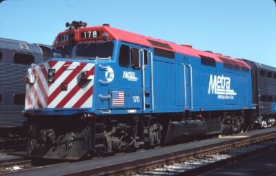 Metra 178 F-40PH-2 ELGIN IL (METRA RAIL) ORIGINAL SLIDE 05-21-94 T20-2