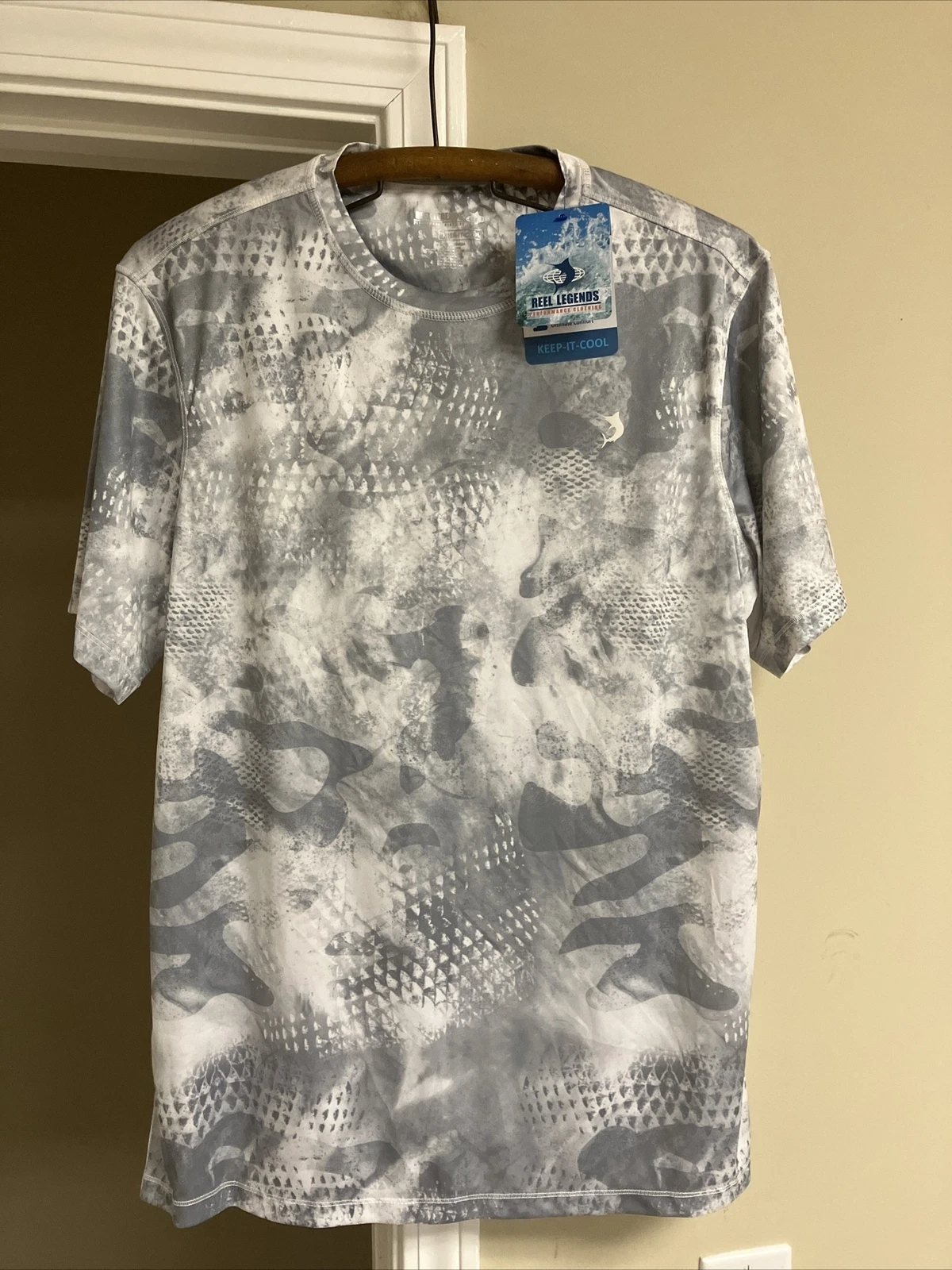 Reel Legends Gray Shirt Mens Small Keep It Cool Camo Ice Scales UPF 40 Fishing