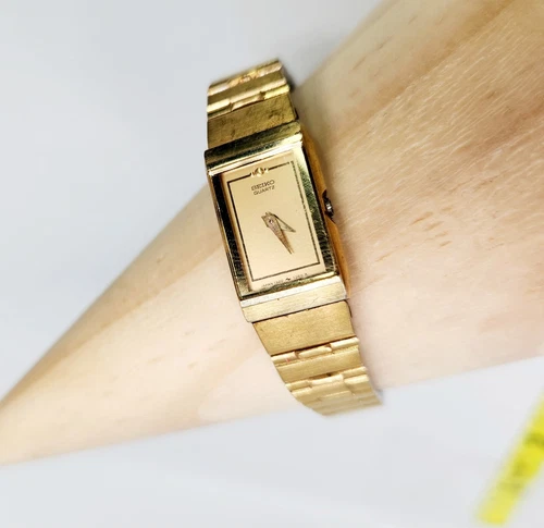Vintage Dainty Seiko Watch Women Gold Tone 1320-6030 Rectangle New Battery Rare