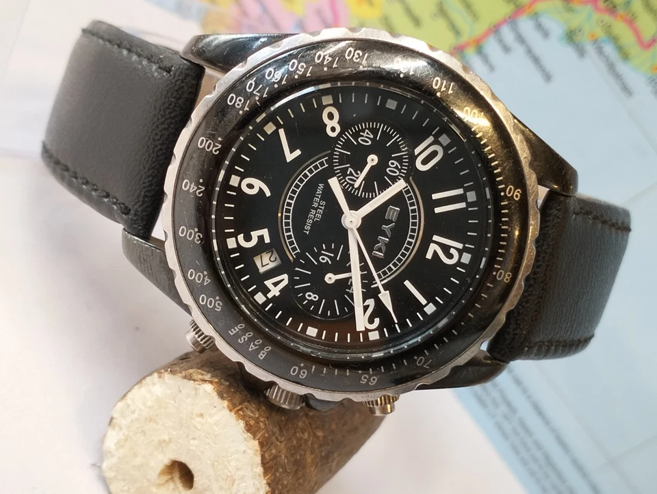 EYKI CHRONOGRAPH QUARTZ BLACK DIAL W8132G JAPAN MEN'S FULL WORKING VINTAGE WATCH - Image 2 of 4