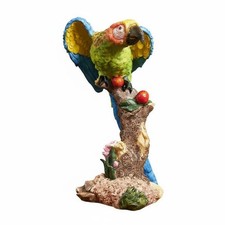 Papageienfigur auf Ast lebensechte Features Kunstharz Papagei kreatives Design