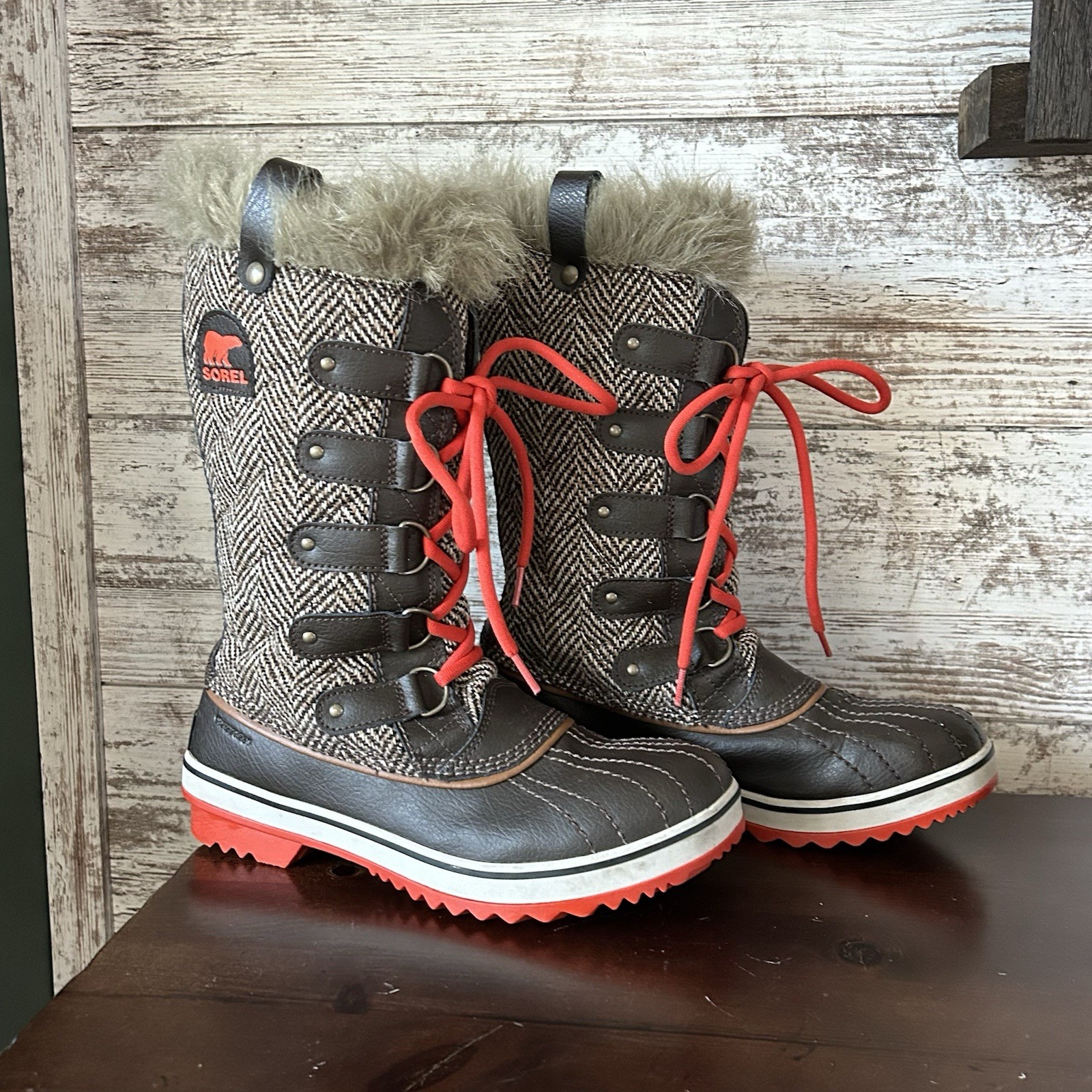 SOREL Women's Tofino Herringbone Lace-Up Snow Boots Size 9 Red Winter Boots