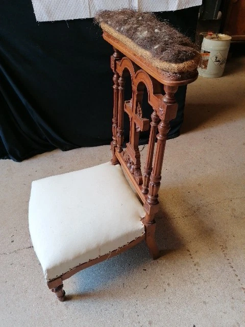 Prie dieu ancien en NOYER rénové - Photo 2/4