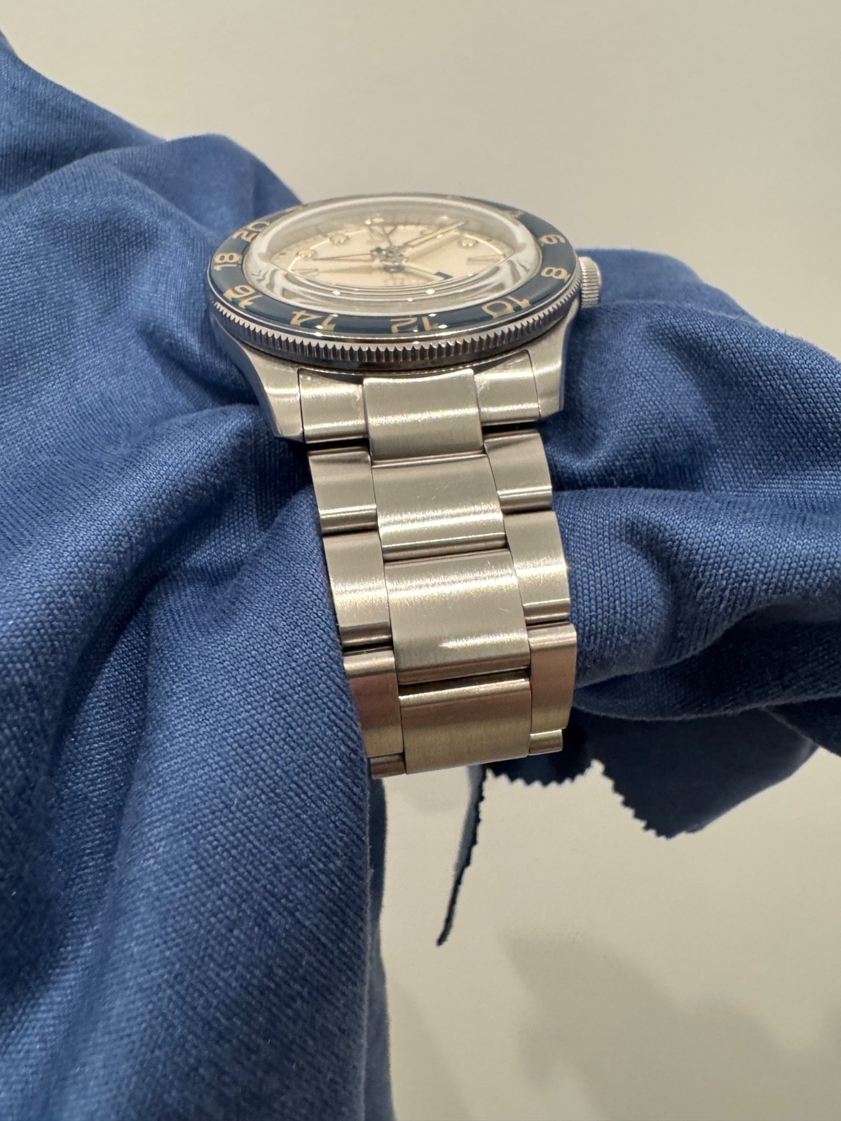 Christopher Ward Aquitaine GMT - MINT on Bader Bracelet image 3