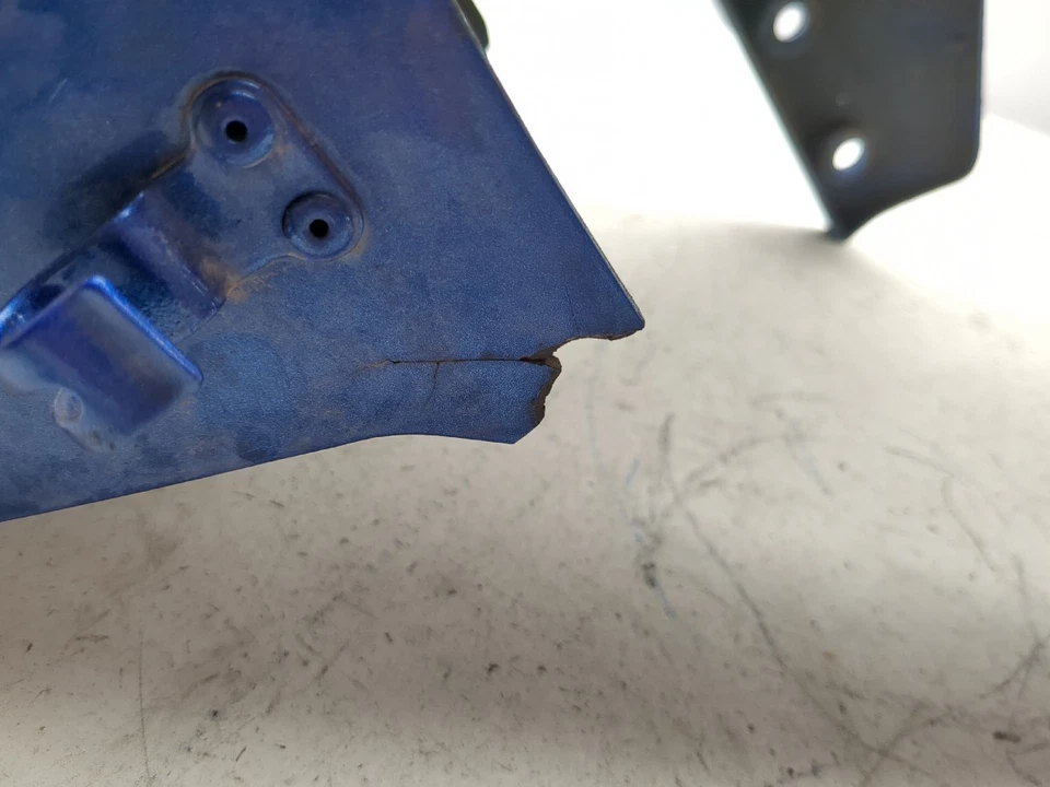 01-03 Suzuki GSXR 600 750 Front Wheel Fender - Image 3 of 4