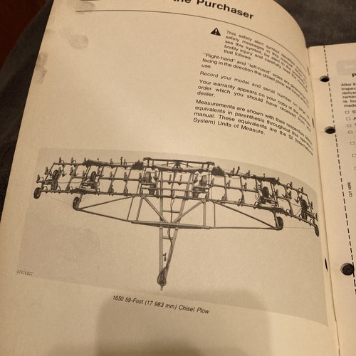 John Deere 1650 Series Drawn Chisel Plow Operators Manual - Picture 3 of 4