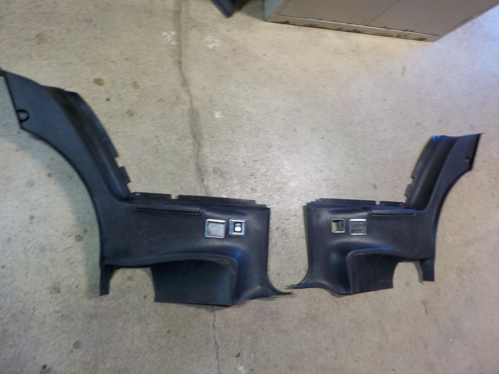 71 72 73 74 MoPar B BODY inside rear 2dr Panels RH & LH black 