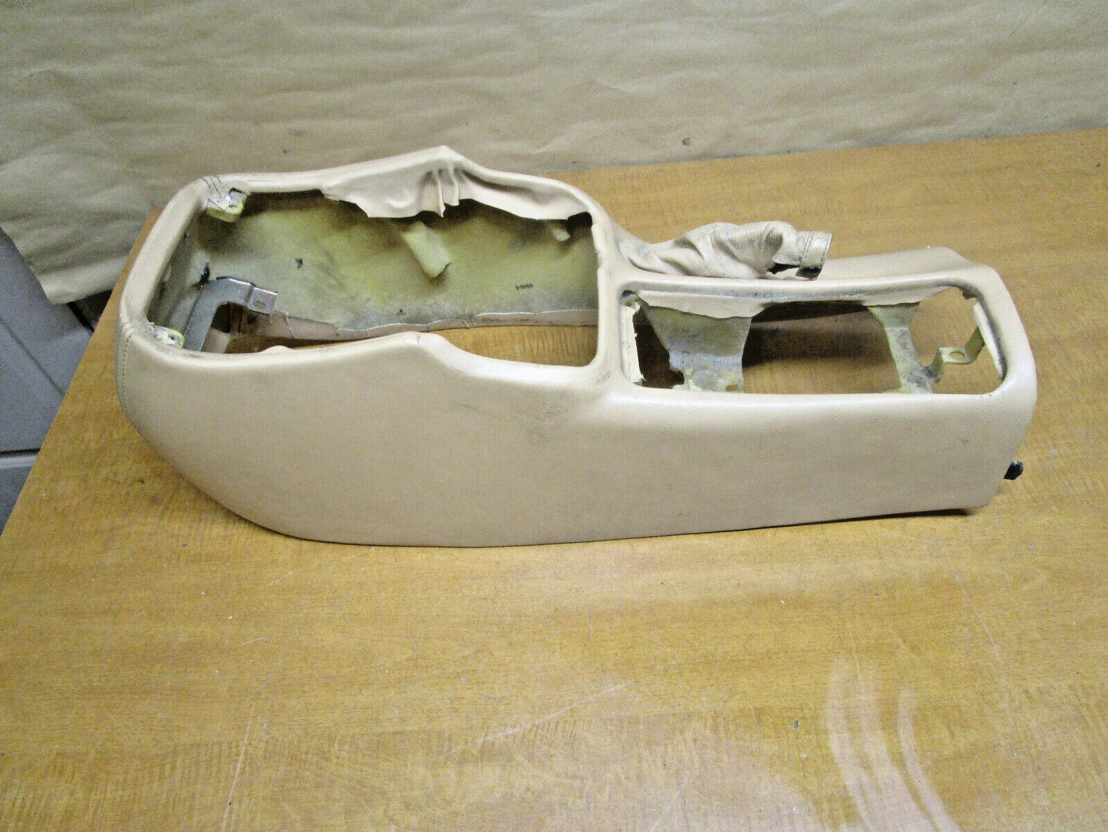 Maserati 4200 Spyder - Center Console / Tunnel Cover /Beige - P/N 67248401