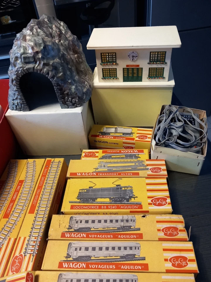 Train  electrique Gégé Grand Coffret Aquilon Ho BB 9240 - Photo 2/4