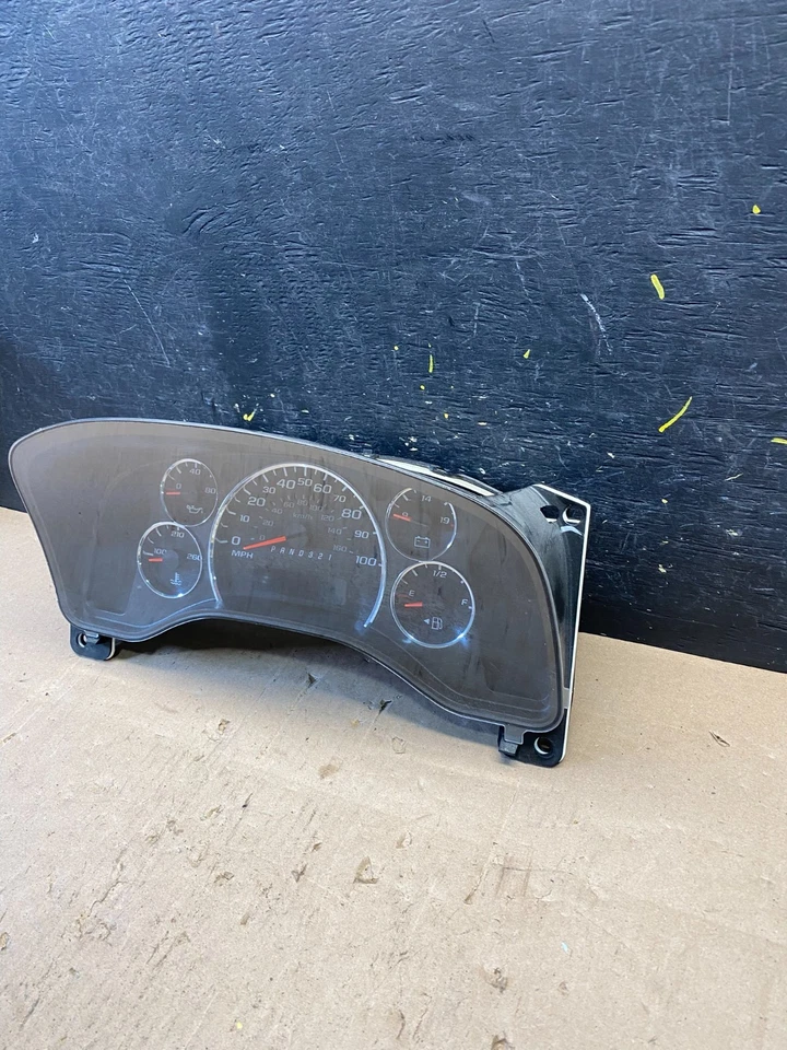 2008 to 2010 Chevrolet Express 1500 Speedometer Cluster Gauge R8857 DG - Image 3 of 4