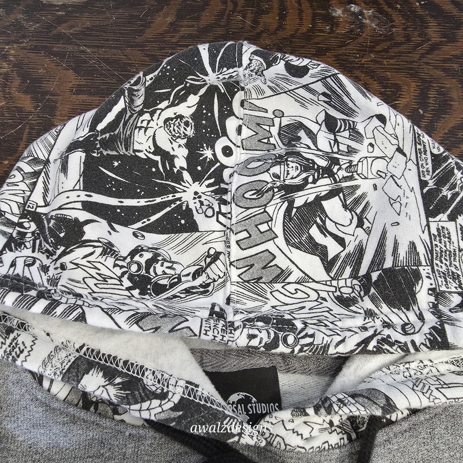 Universal Studios Marvel Gray Comic Print Hoodie … - image 5