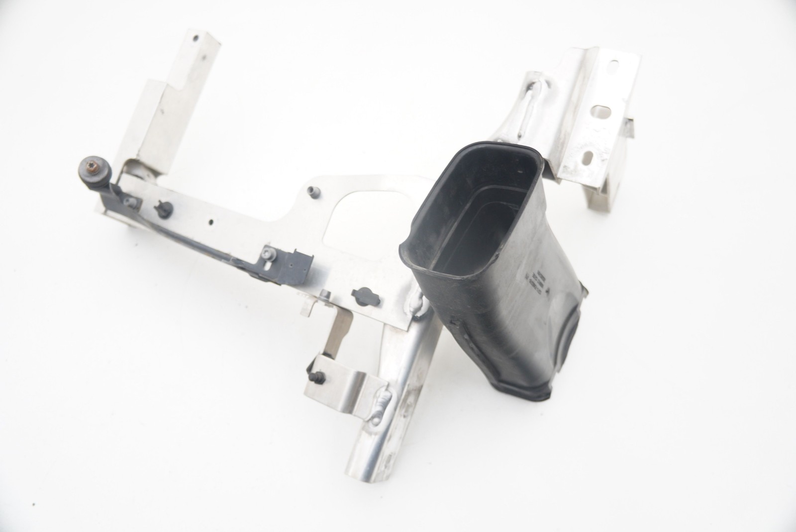 Front Left Hood Radiator Support Bracket 51647158005 Rolls Royce Ghost Series I