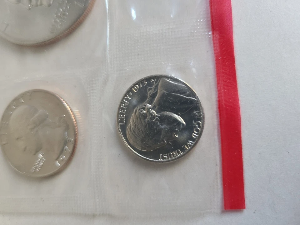 U.S. Mint 13-Coin Uncirculated Set 1973 - Denver & Philadelphia Mints + 1c S Min - Image 3 of 4