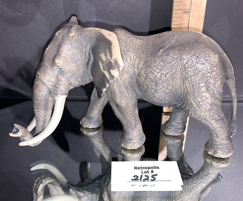 Schleich Elephant D-73527 Figurine - Picture 2 of 7