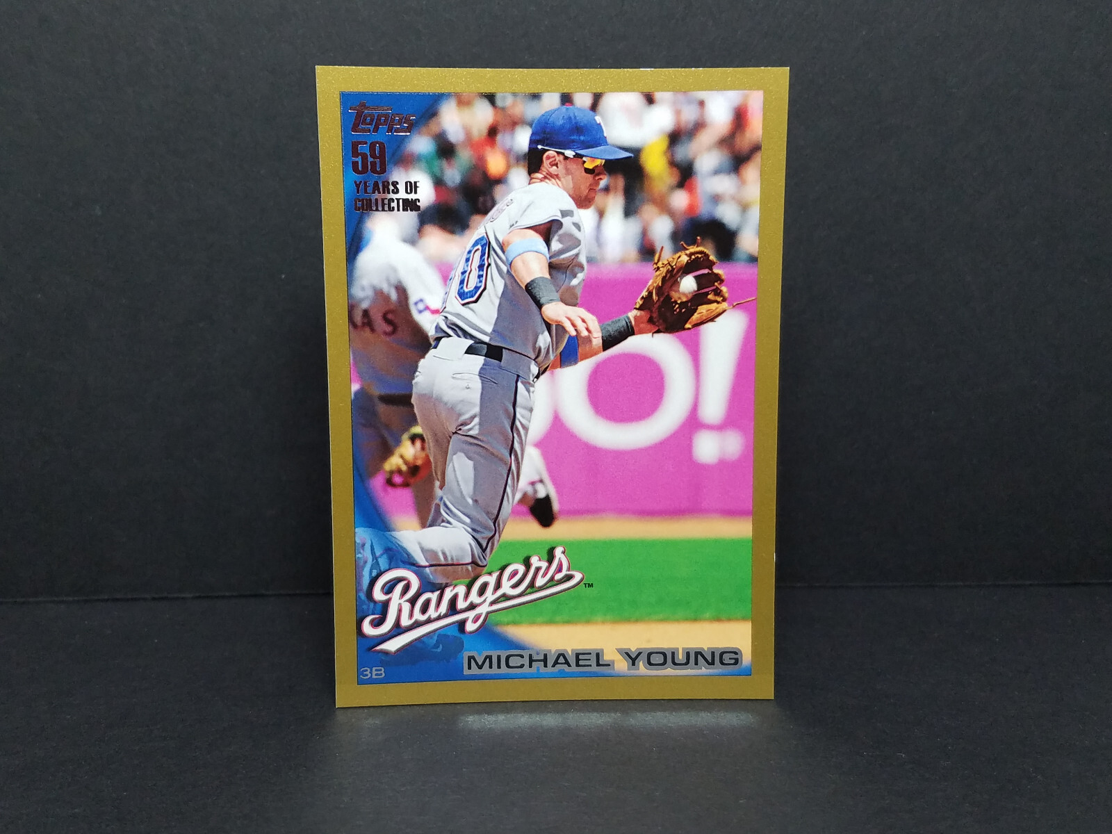 2010 Topps #643 Michael Young, Texas Rangers - Gold Border Parallel (1043/2010)