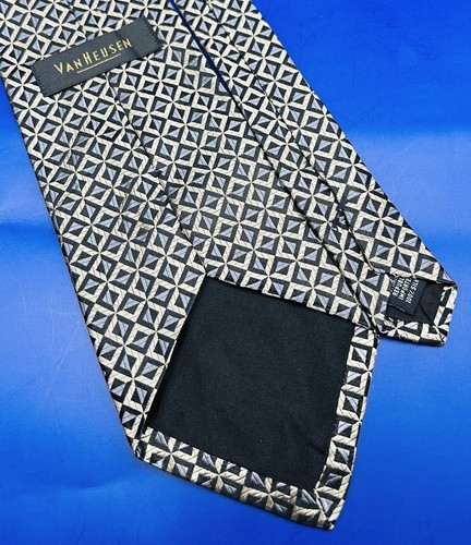 Van Heusen Men's Neck Tie Blue With White X Pattern EUC - Picture 3 of 3