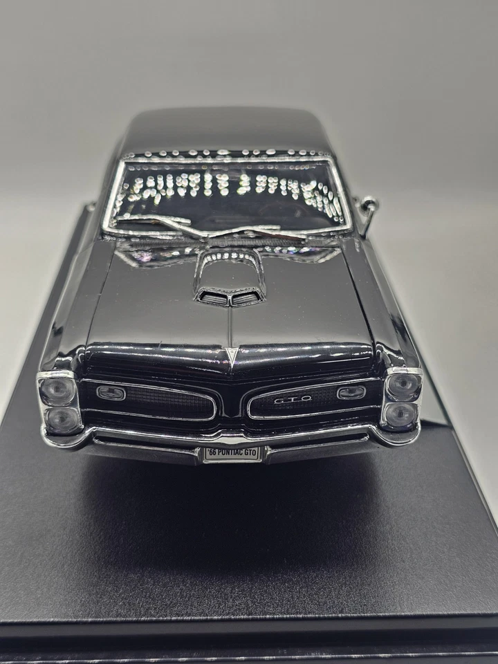 Pontiac GTO 1966 Nero 1:18 Welly In Box - Immagine 3 di 4