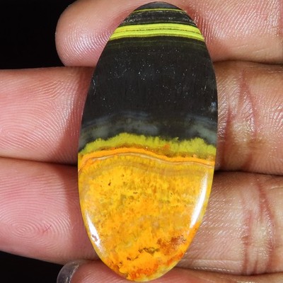 Natürlicher Bumble Bee Jasper Oval Cabochon Opak Edelstein 41,25 ct (21x46x4 mm)