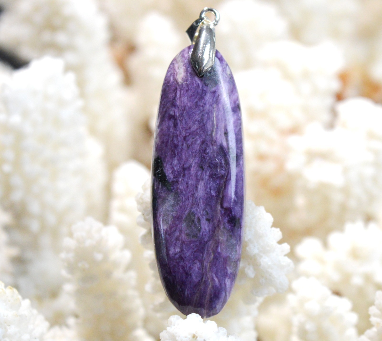 Pendentif en charoite véritable de Russie 57ct | Bijou cabochon d'exception