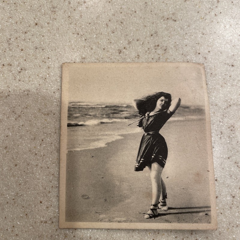 Antique ALLEN TOBACCO Allenete Little CIGARS WOMAN Posing On Beach