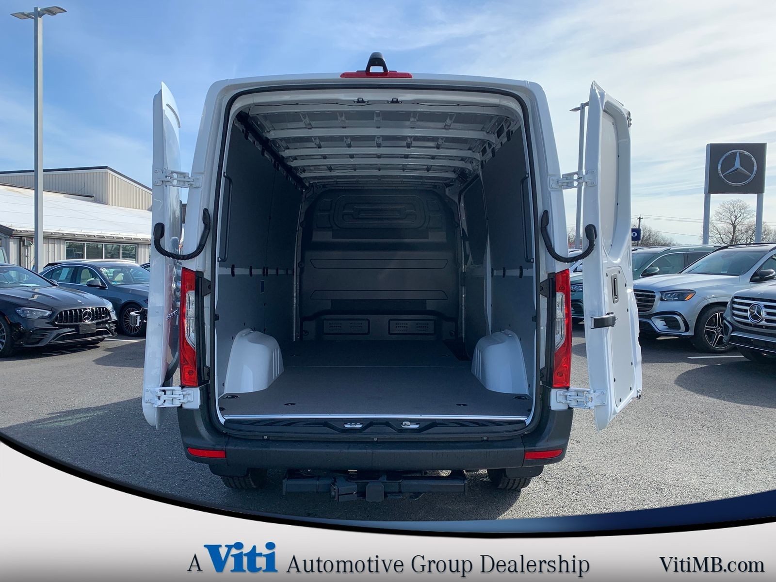 2025 Mercedes-Benz Sprinter 2500 Cargo 144 WB thumbnail 16