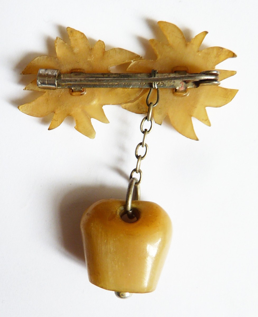 Broche Vintage En Forme De Cloche Motif Savoie - Occasion - Bijou Ancien Charmant