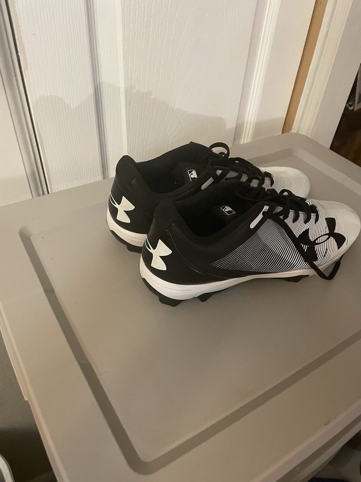 Under Armor Baseball Shoes Men's Size 10.5 White and Black Cleats Size