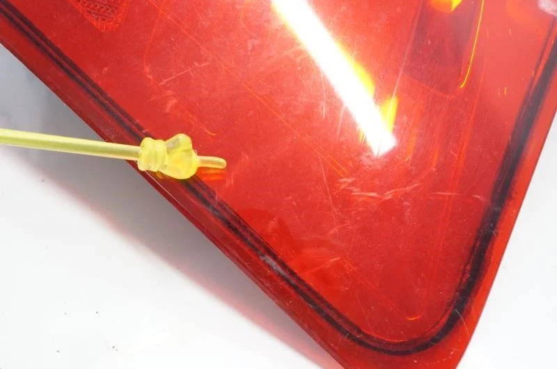 Luz trasera pasajero derecho Nissan Titan 2004-2014 26550-ZH216 OEM Foto 2 de 4