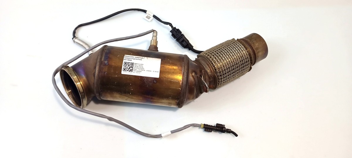 BMW OEM RP catalytic converter next to engine 8689403 3 