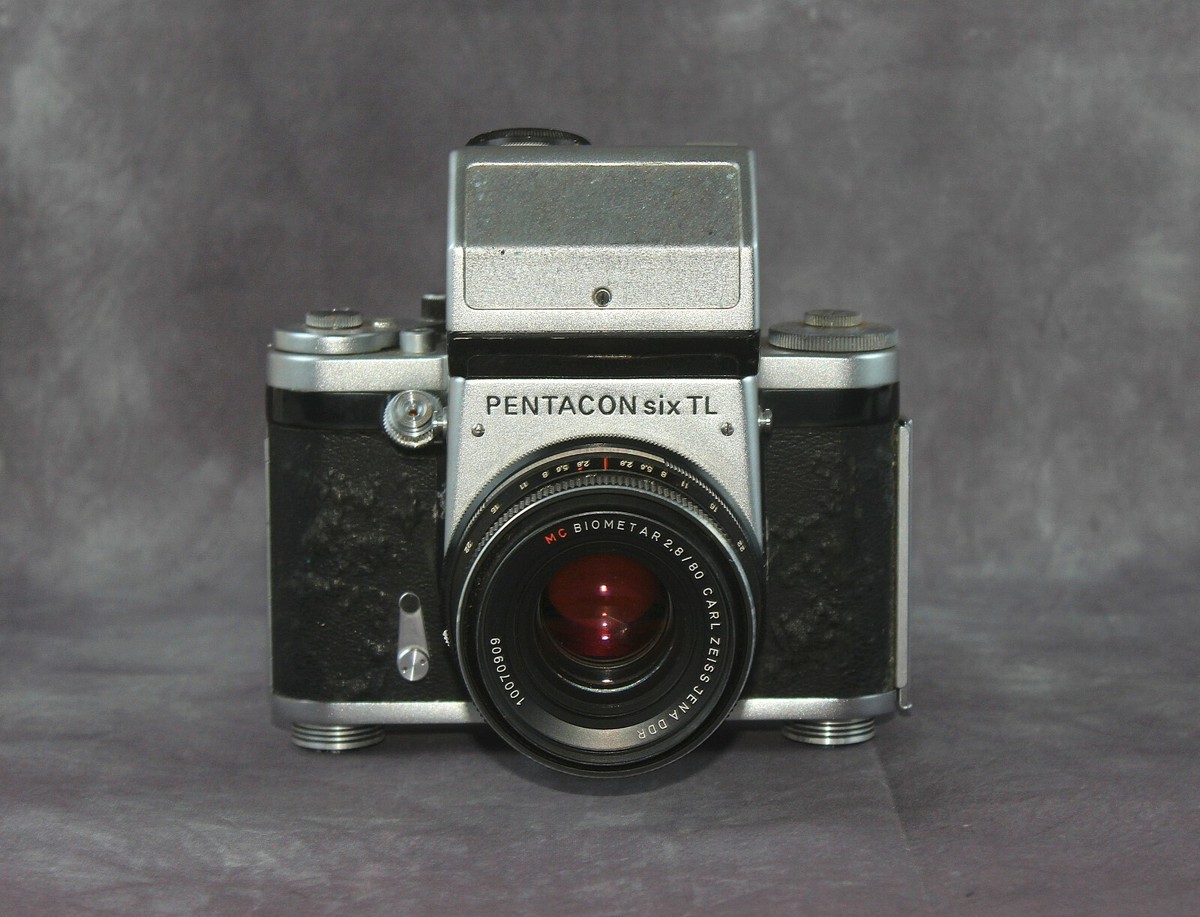 Camera PENTACON Six TL Lens Carl Zeiss Jena MC Biometar 2.8 Camera PENTACON Six TL Lens Carl Zeiss Jena MC Biometar 2.8
