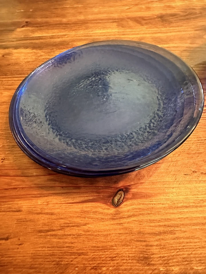 Juego de 4 platos y ensaladeras POTTERY BARN azul cobalto acrílico guijarros texturizados Foto 4 de 4