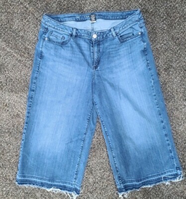 Lane Bryant Crop Jeans Pants Raw Edge Size 18 Blue Slight Distressed