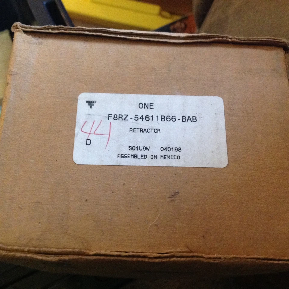 NUEVO OEM FORD 1998 99 2000 CONTOUR MYSTIQUE CINTURÓN DE SEGURIDAD TRASERO CENTRAL con RETRACTOR  Foto 3 de 3
